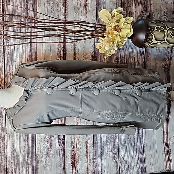 KUT FROM THE KLOTH CAMO GREEN LONG SLEEVE RUFFLE BUTTON-UP JACKET - Picture 2 of 16